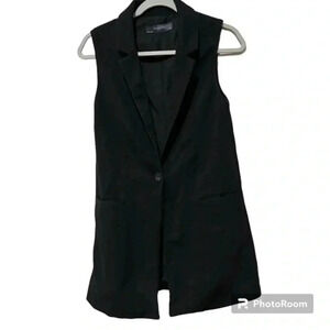 The limited black vest XS